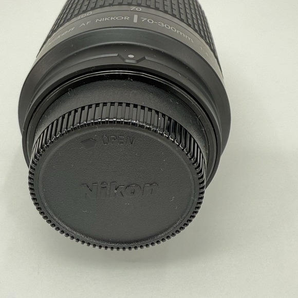 Nikon AF G Zoom-Nikkor 70-300mm f/4-5.6 FX lens‎ HB-26 for N80 N75 D7500 D850 DF - Picture 10 of 13